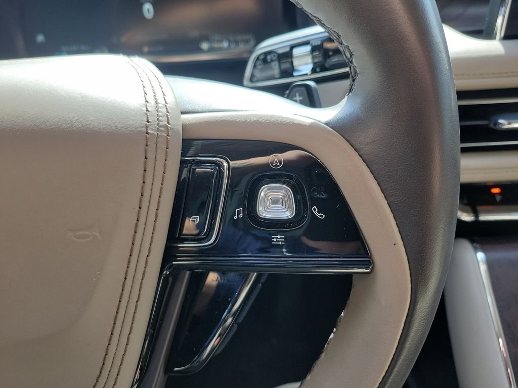 Used 2022 Black Metallic Lincoln Reserve image 30