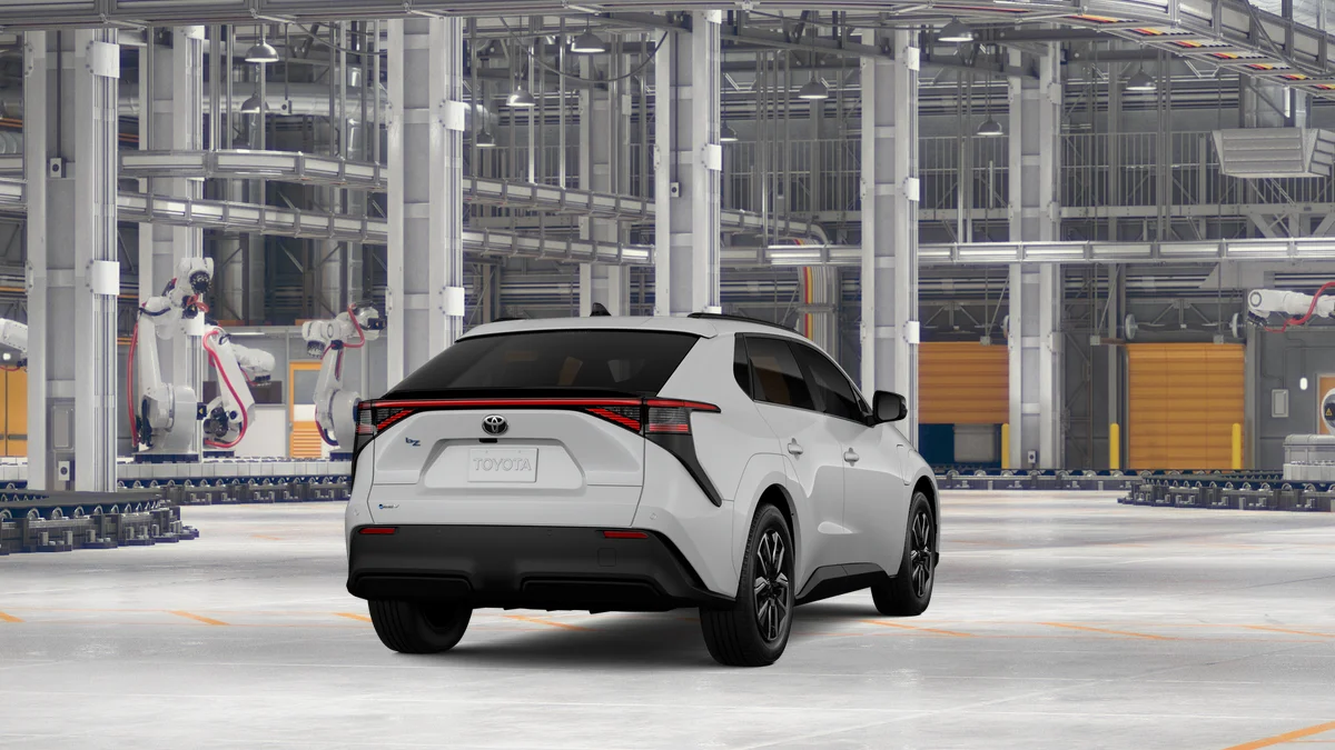 New 2027 Wind Chill Pearl Toyota XLE image 9