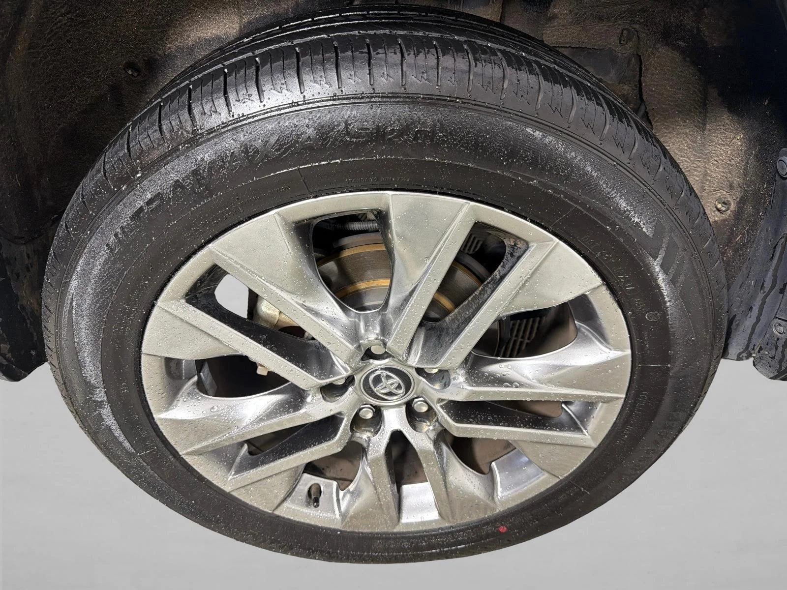 Used 2020 White Toyota XLE Premium image 18