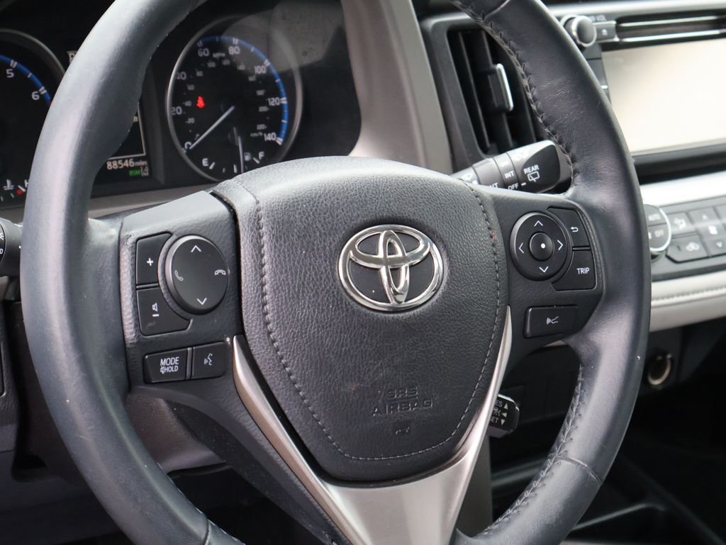 Used 2018 Red Toyota XLE image 18