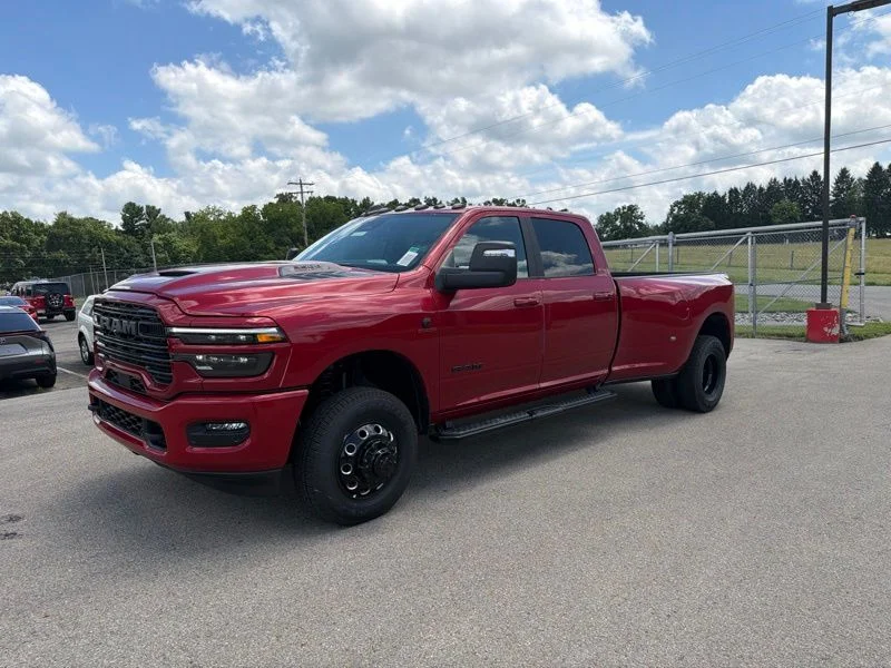 New 2026 Molten Red Pearl-Coat Exterior Paint RAM Laramie image 7