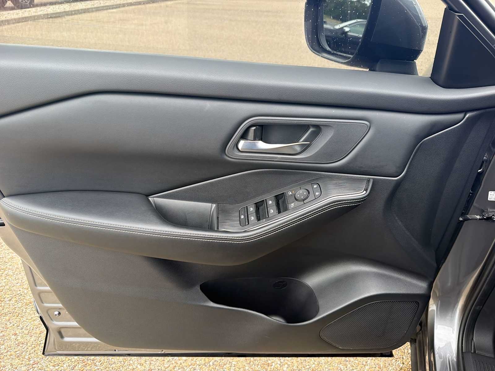 2024 Nissan Rogue SV - Photo 22