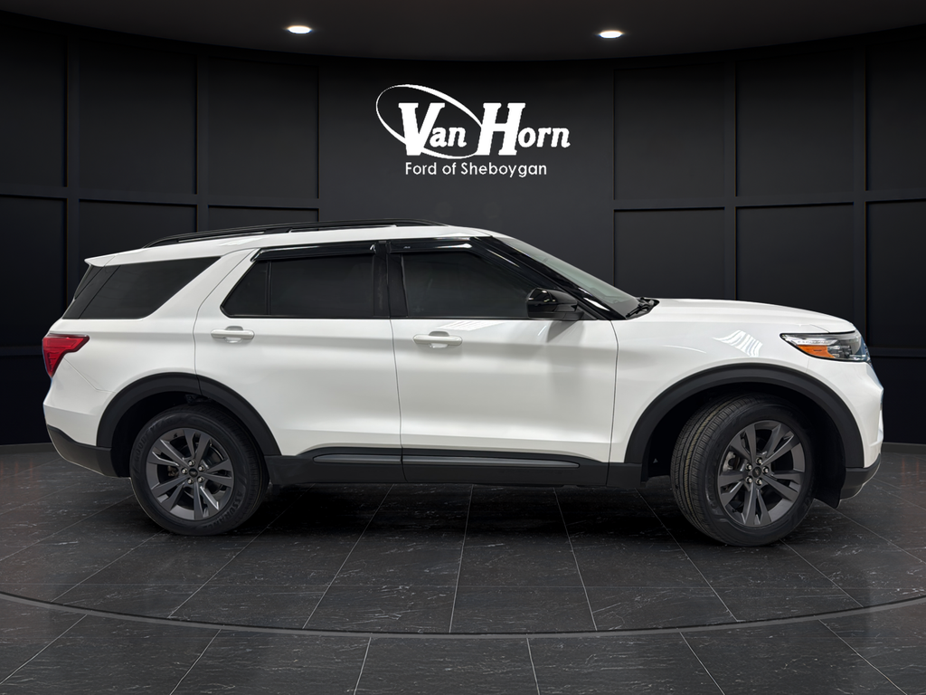 Used 2023 Star White Metallic Tri-Coat Ford XLT image 8