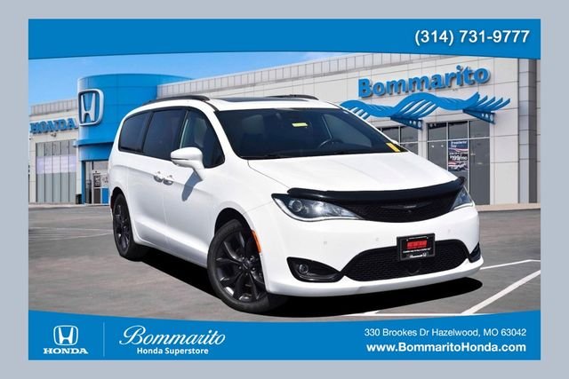 2018 Chrysler Pacifica Limited's photo