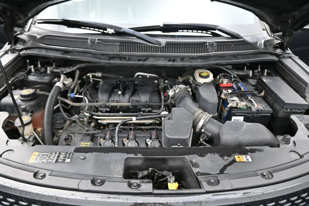 Used 2013 Black Ford Limited image 27