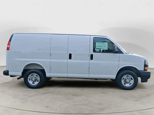 2025 Chevrolet Express Cargo Work Van - Photo 6