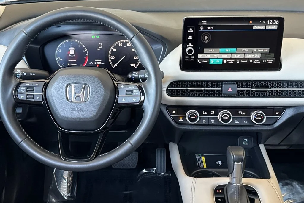 Certified Used 2025 Lunar Silver Metallic Honda EX-L image 17