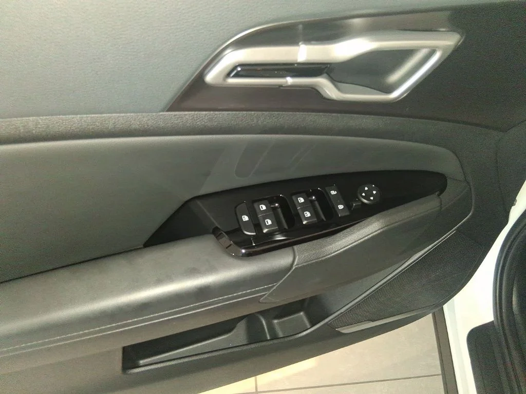 Used 2024 White Kia EX image 7