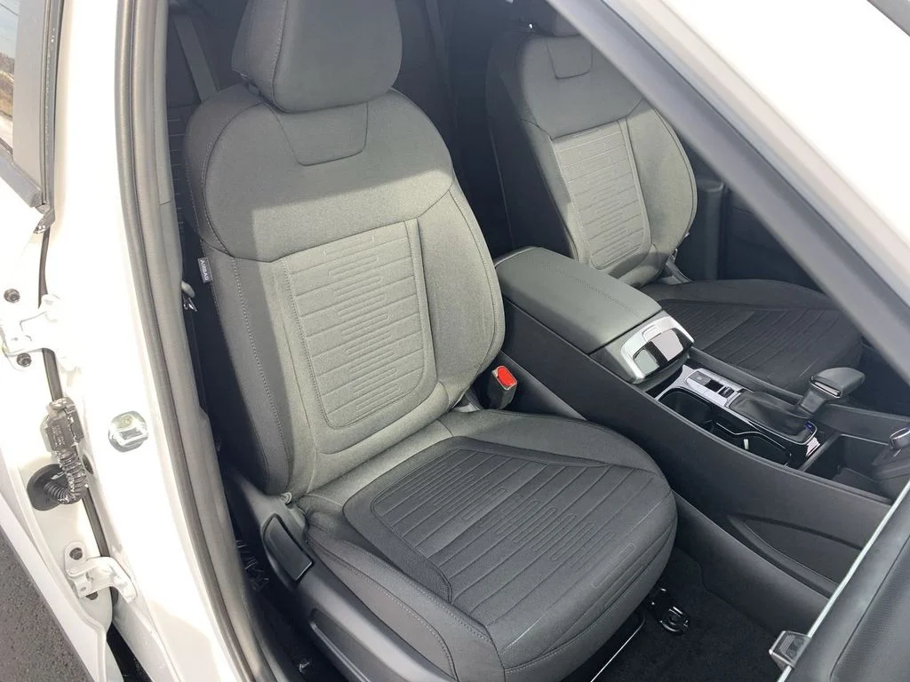 New 2026 White Hyundai SE image 24