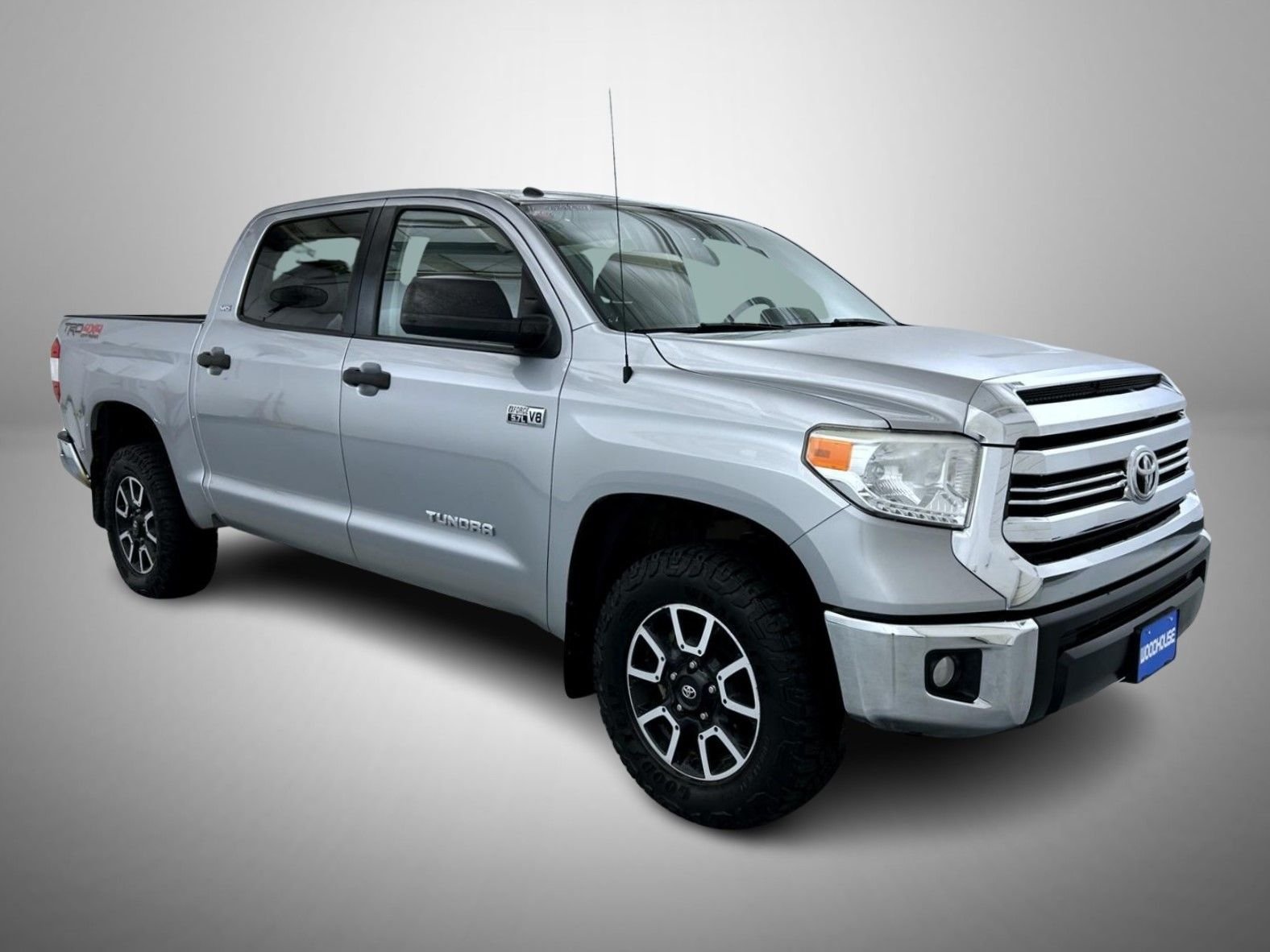 Used 2016 Silver Toyota SR5 image 3