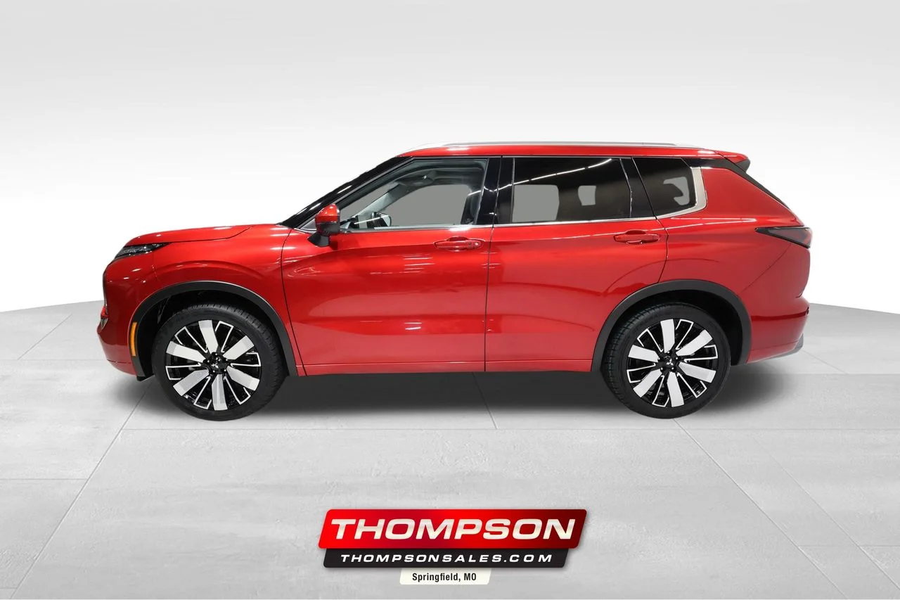 2025 Mitsubishi Outlander SEL 2WD's photo