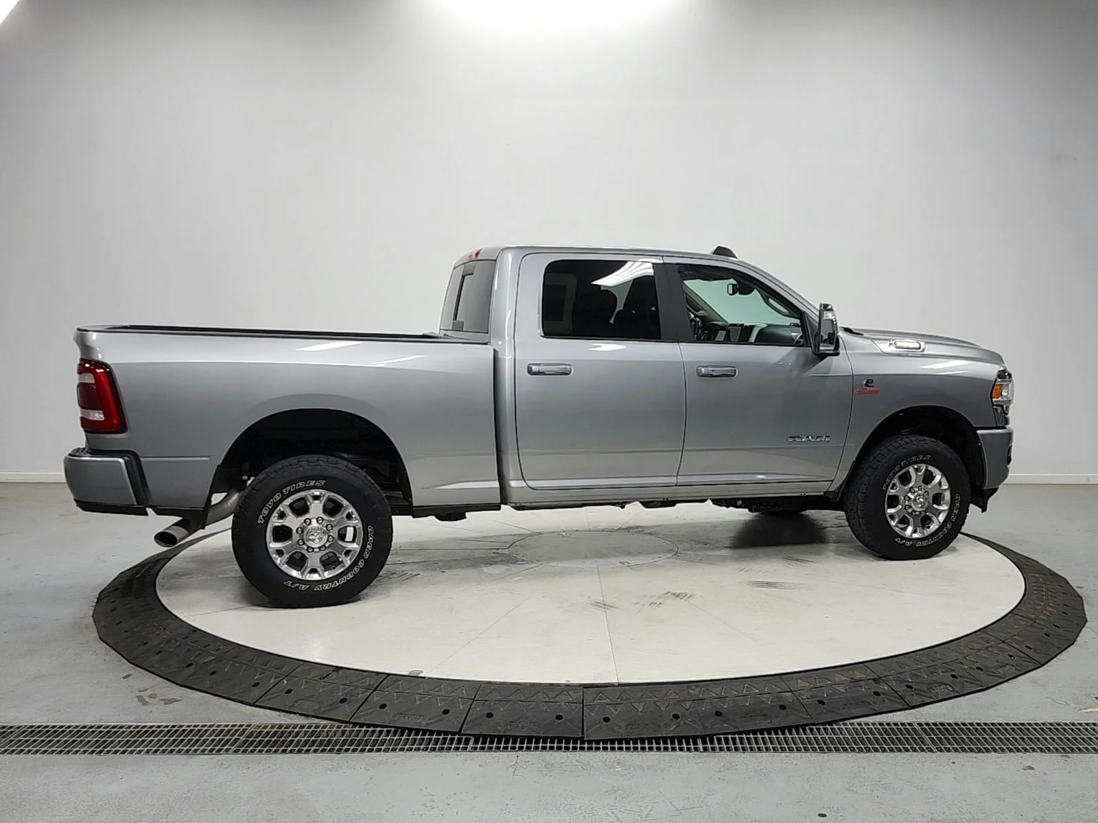 Used 2024 Silver Ram Laramie image 8
