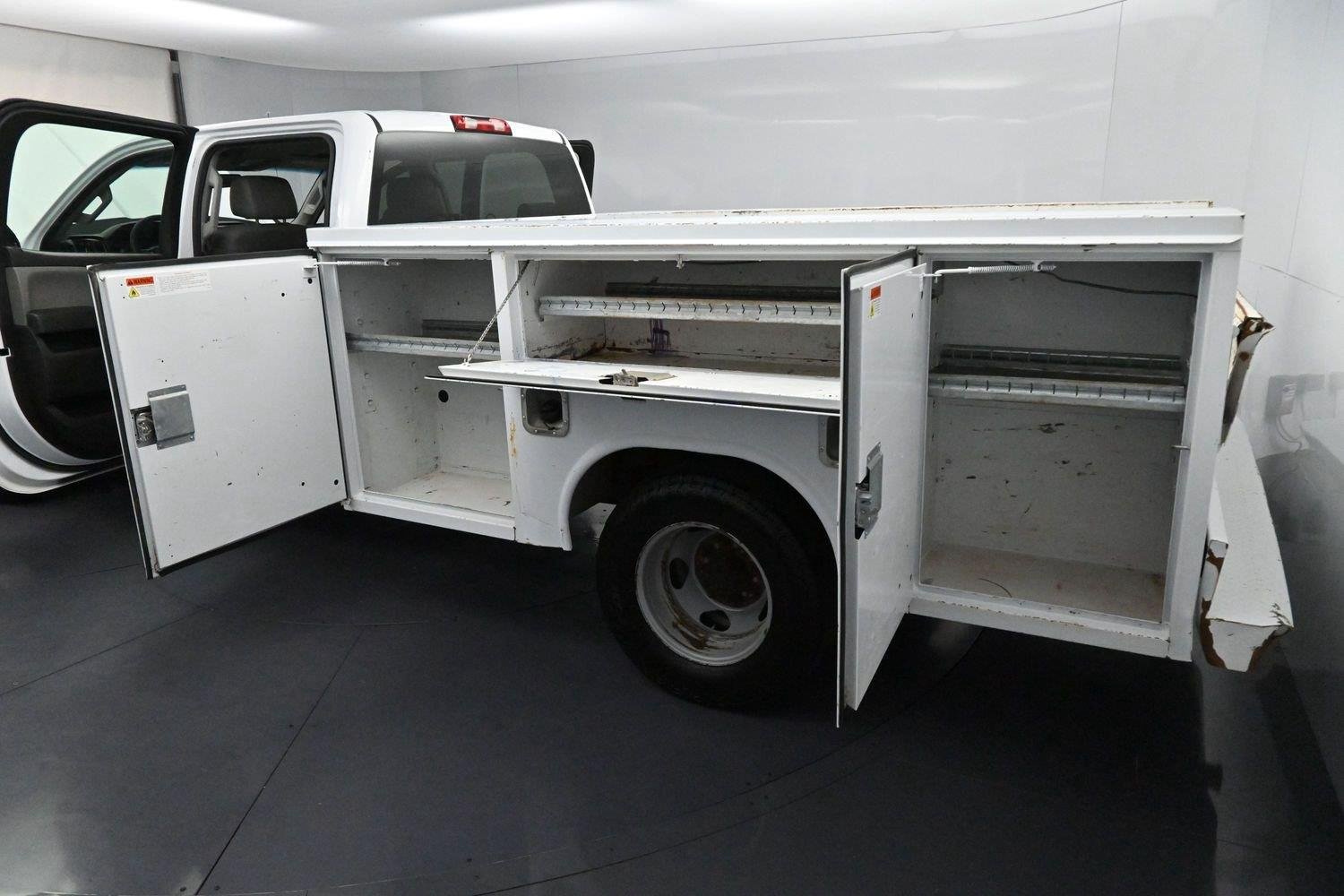 Used 2019 SUMMIT WHITE Chevrolet WT image 9