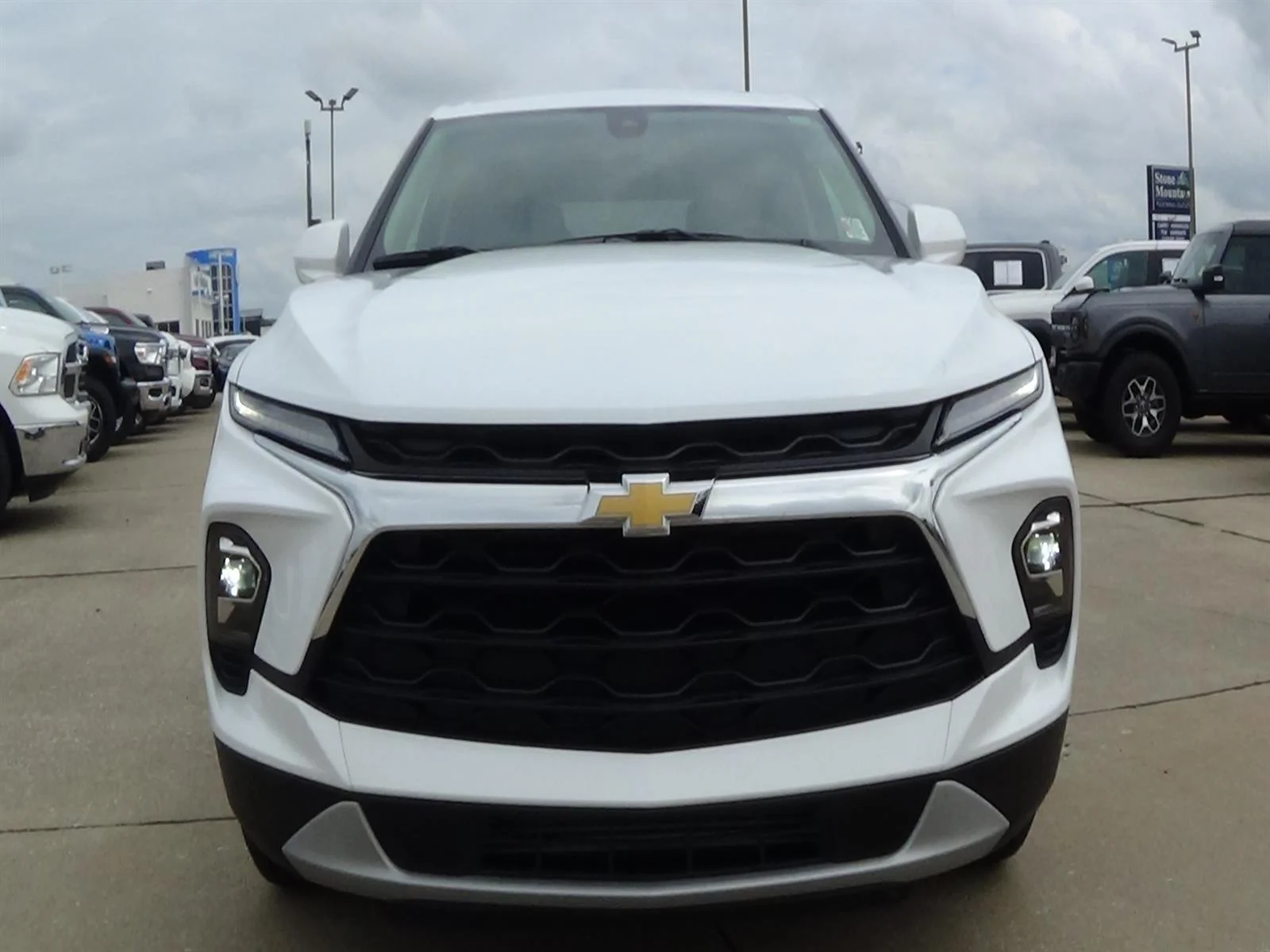 Used 2025 Summit White (gaz) Chevrolet LT image 3