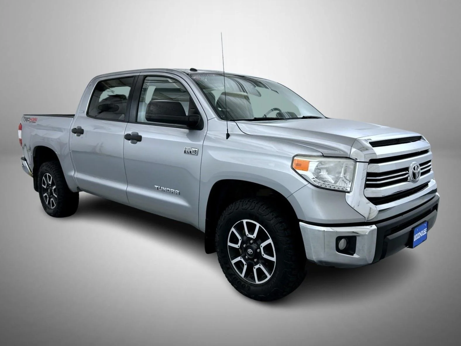 Used 2016 Silver Toyota SR5 image 3