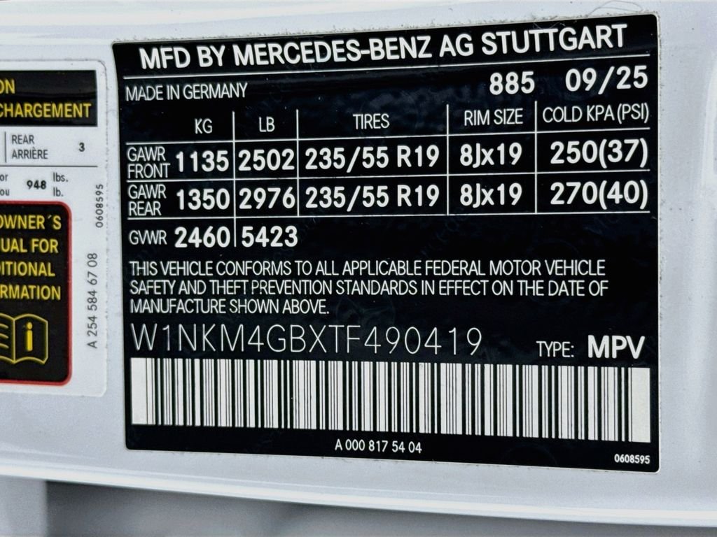 Used 2026 MANUFAKTUR Moonlight White Metallic Mercedes-Benz GLC 300 image 34