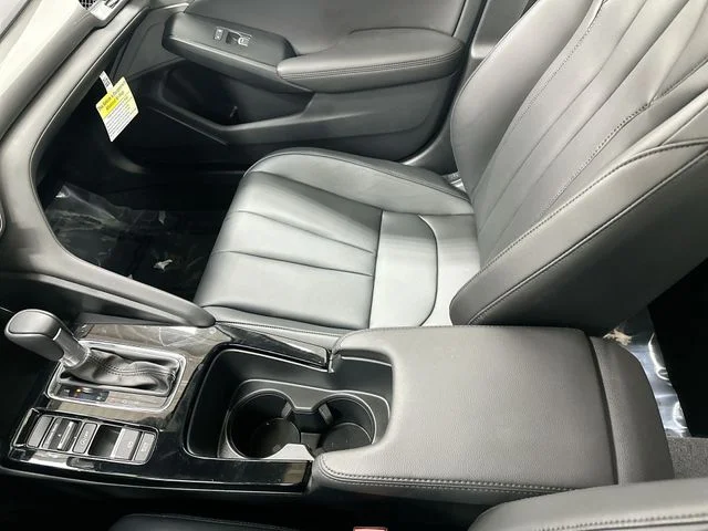 Used 2025  Acura Base image 23