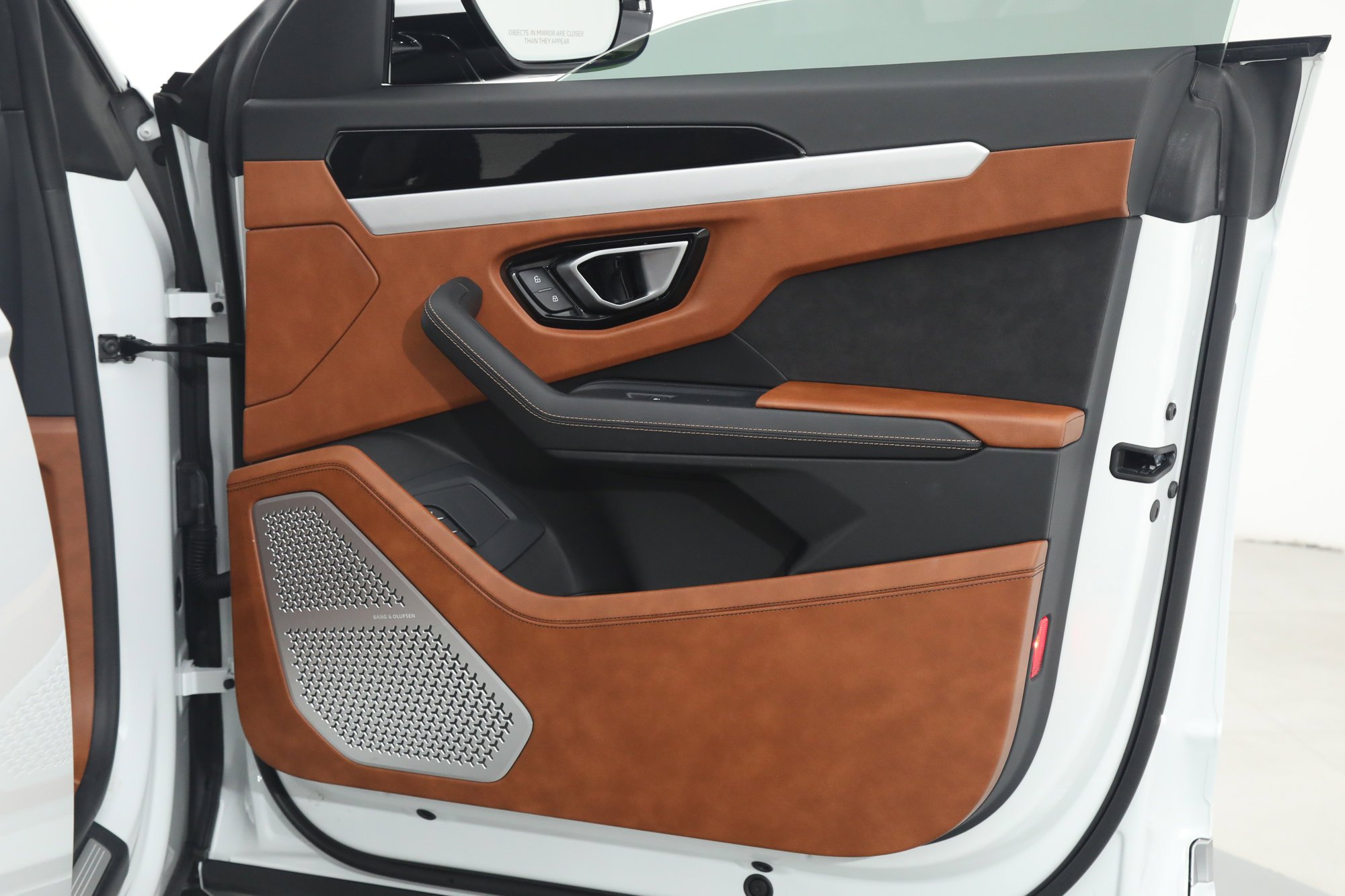 Used 2020 White Lamborghini  image 9