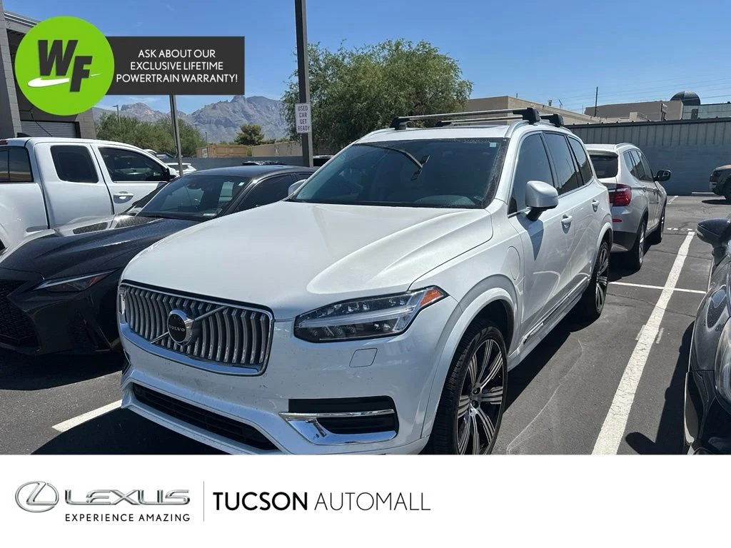 Used 2022 White Volvo T8 Inscription Expression Extended Range 7P image 1