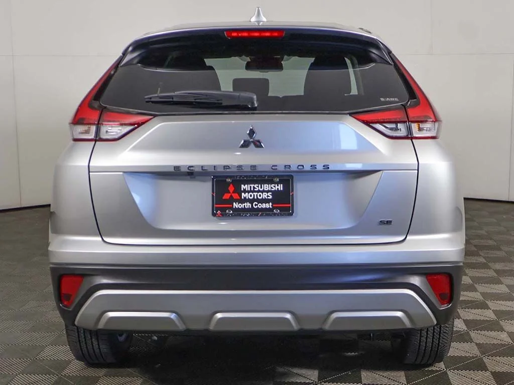 New 2026 Silver Mitsubishi SE image 12