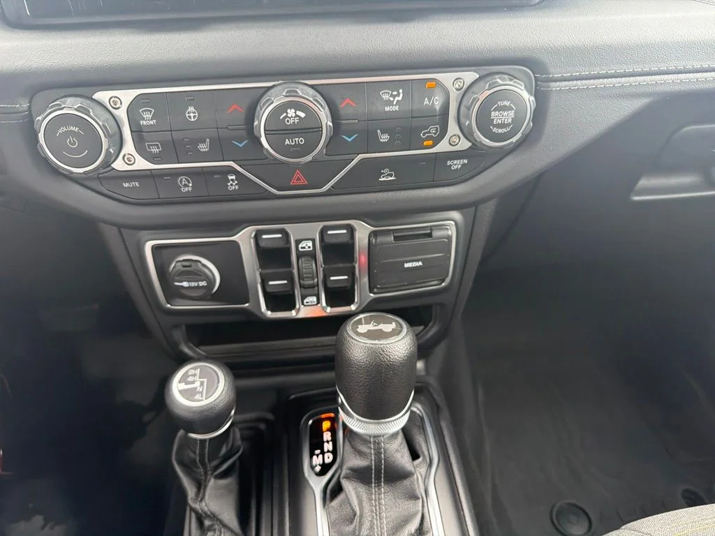 Certified Used 2025 Blue Pearl Jeep Sahara image 24
