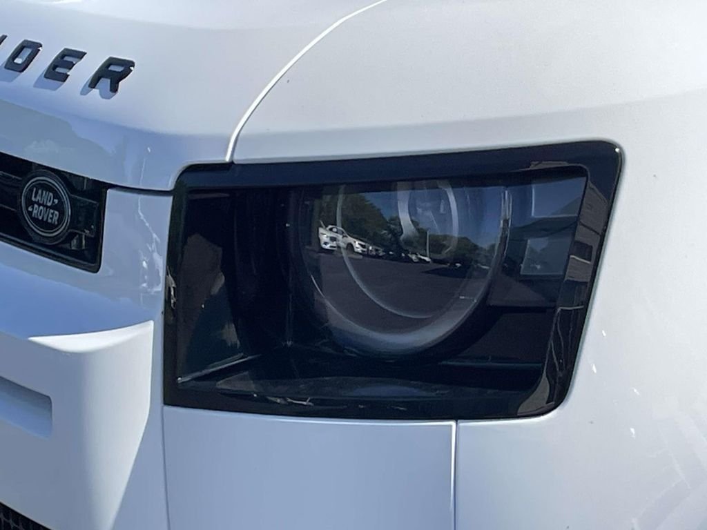 New 2026 Fuji White Land Rover S image 7