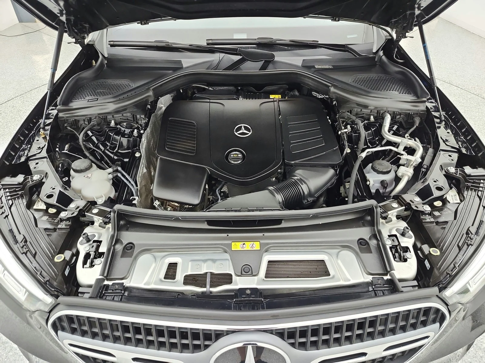 Used 2024 Black Mercedes-Benz GLC 300 SUV image 16