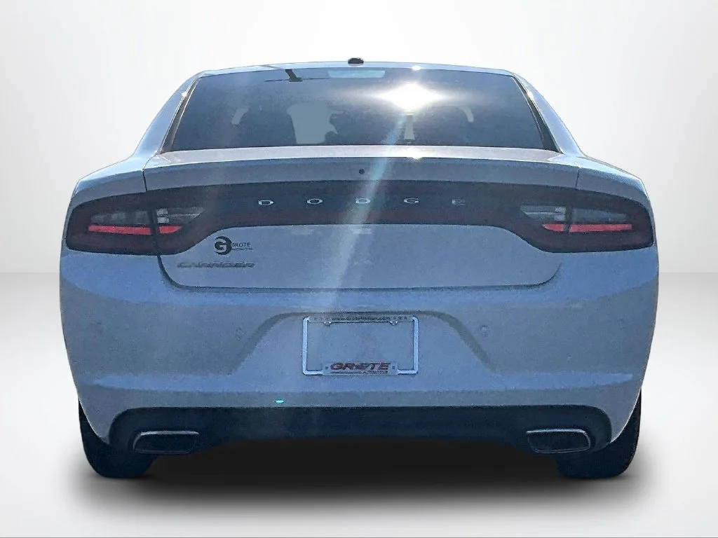 Used 2022 White Dodge SXT image 4
