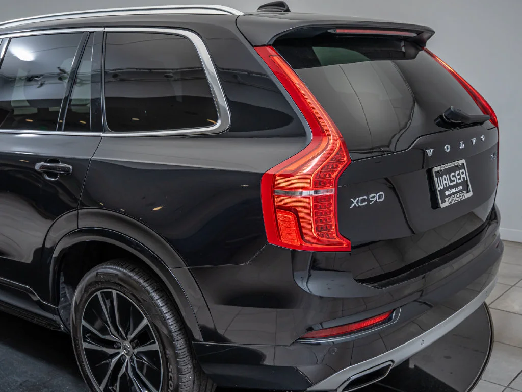 Used 2020 Onyx Black Metallic Volvo T6 Momentum image 19
