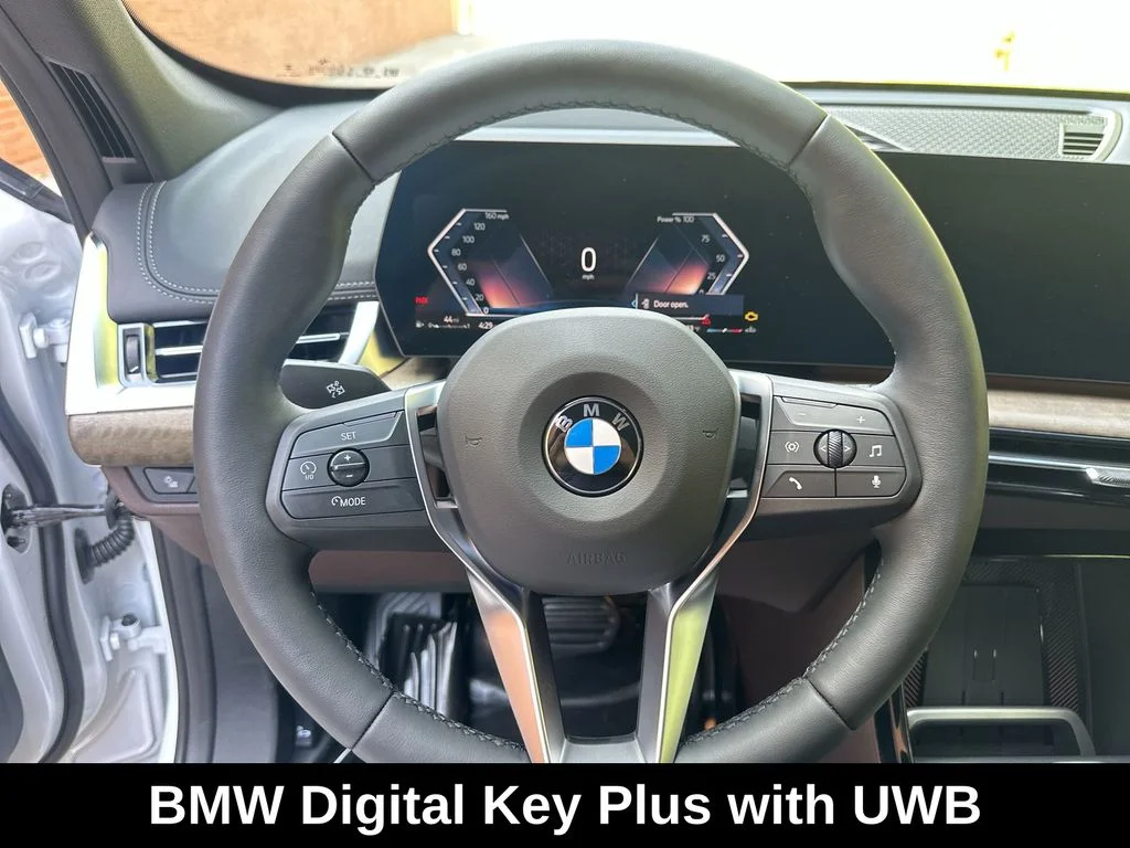 Used 2025 White BMW xDrive28i image 19
