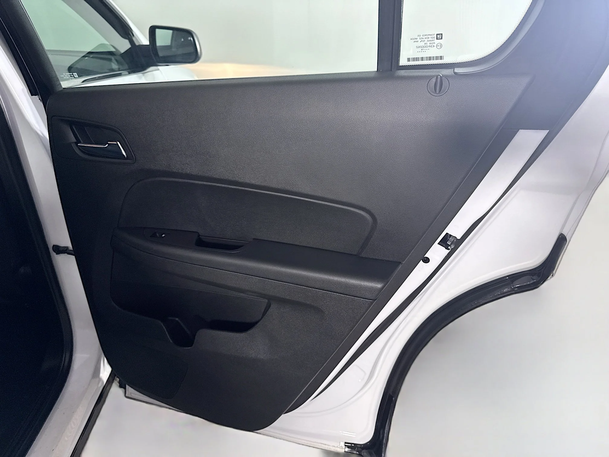 Used 2017 Summit White Chevrolet LS image 23