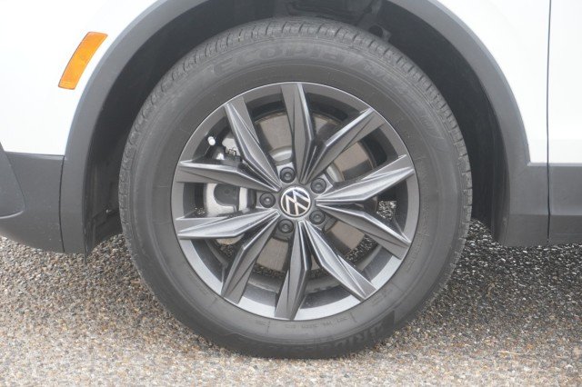 Used 2023 WHITE Volkswagen SE image 13