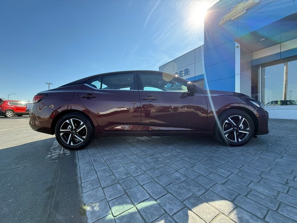 Used 2024  Nissan SV image 9