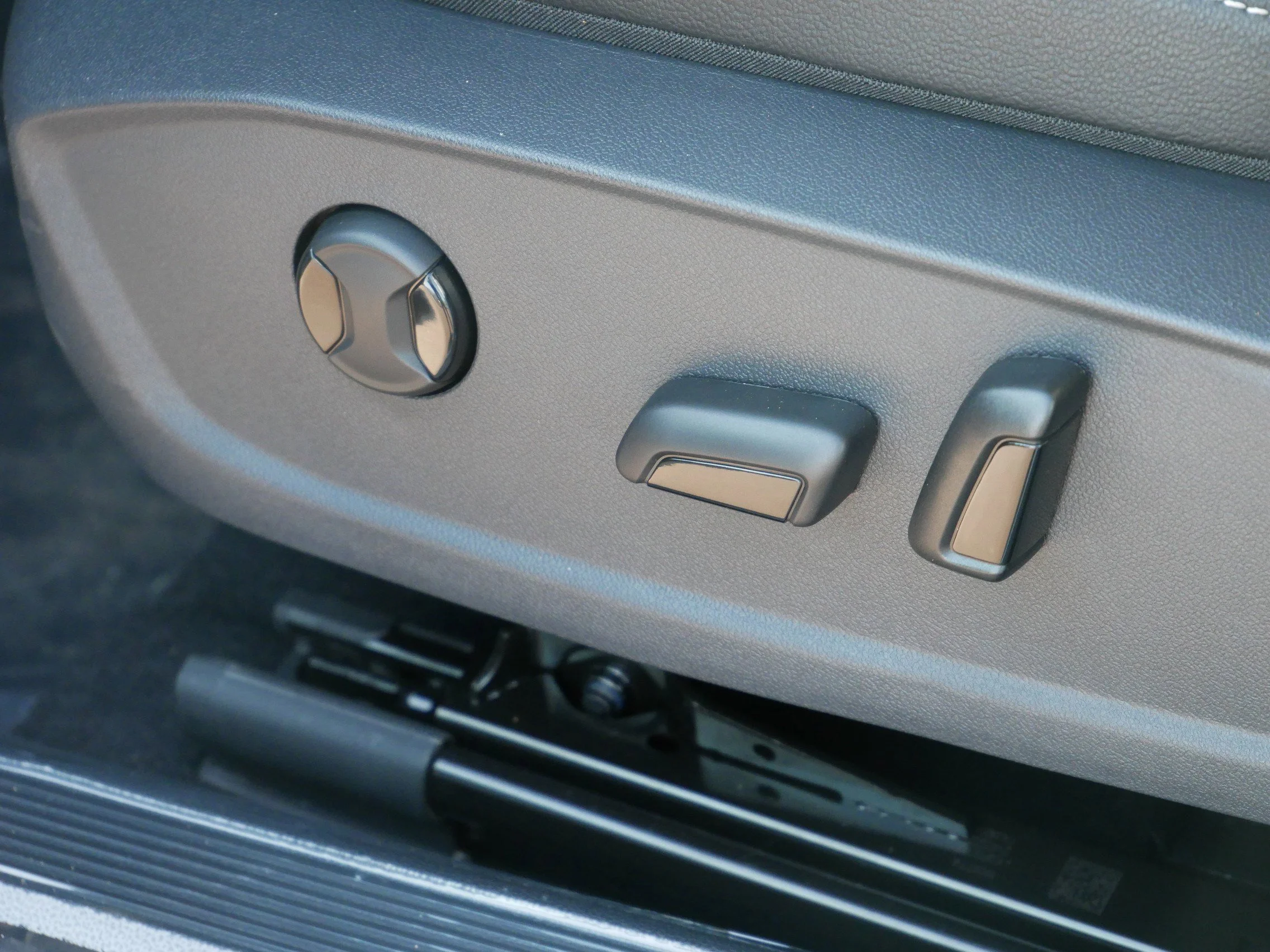 New 2026 Opal White Pearl Volkswagen SE image 6