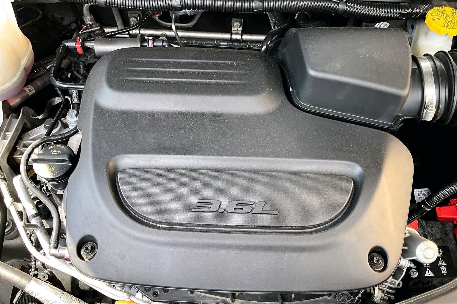 Used 2024 Silver Mist Clearcoat Chrysler Touring L image 33