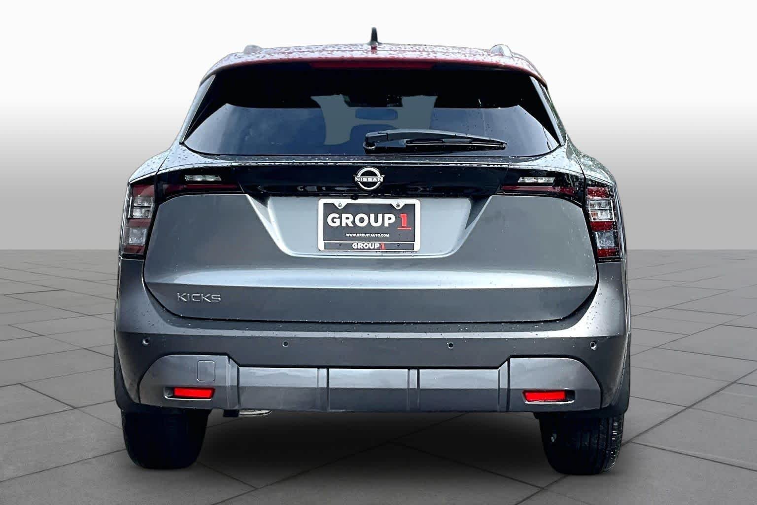 Used 2026 Gun Metallic/Scarlet Ember Tintcoat Nissan SV image 5