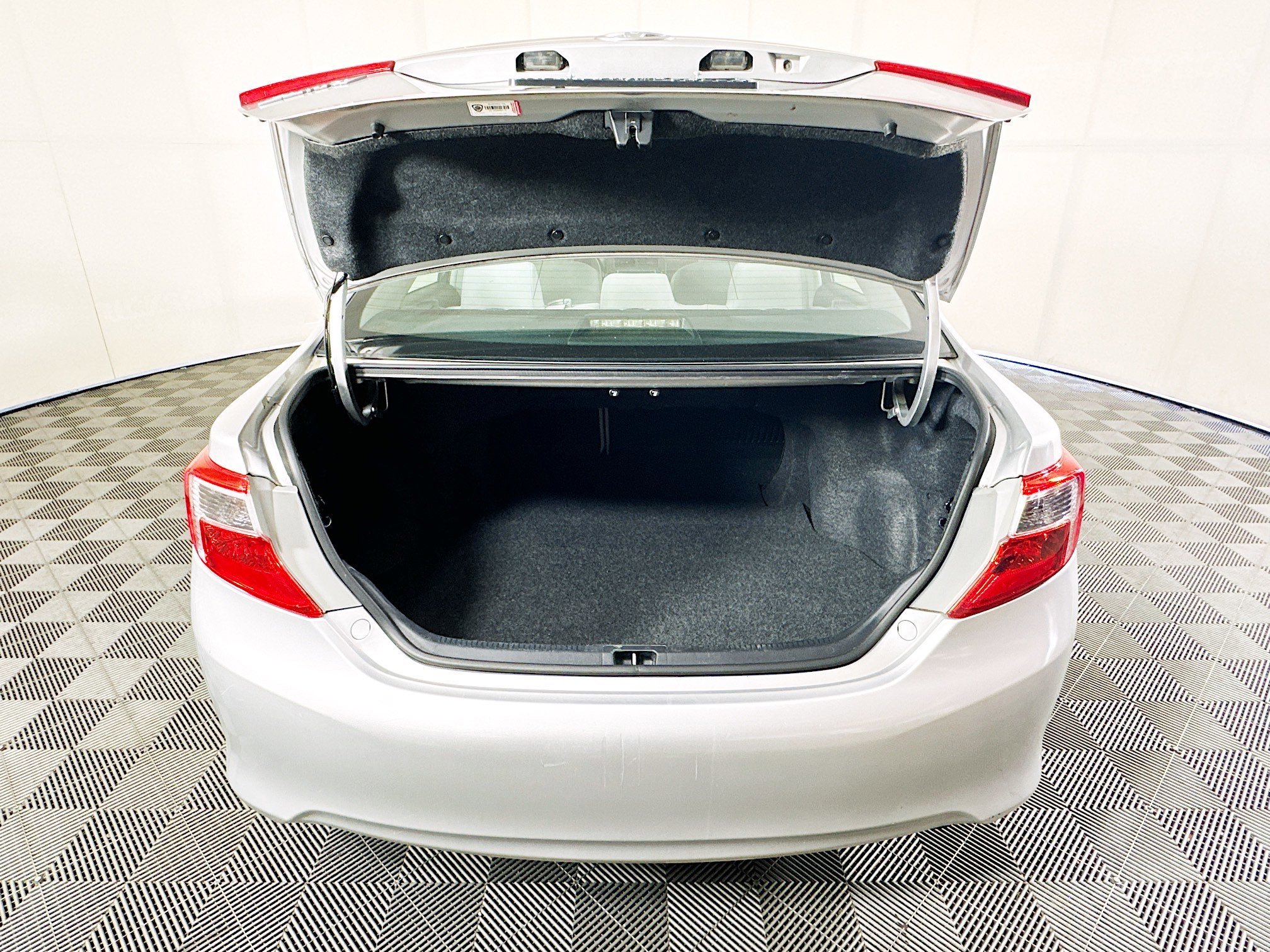 Used 2012 Classic Silver Metallic Toyota L image 27