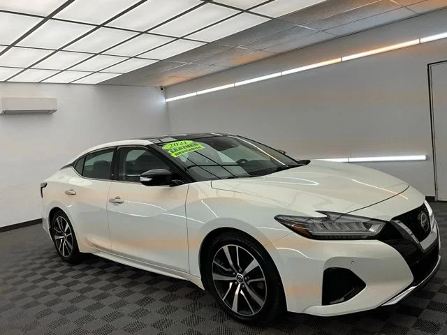 Used 2021 White Nissan 3.5 SL image 3