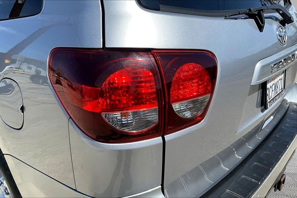Used 2018 Silver Toyota SR5 image 22
