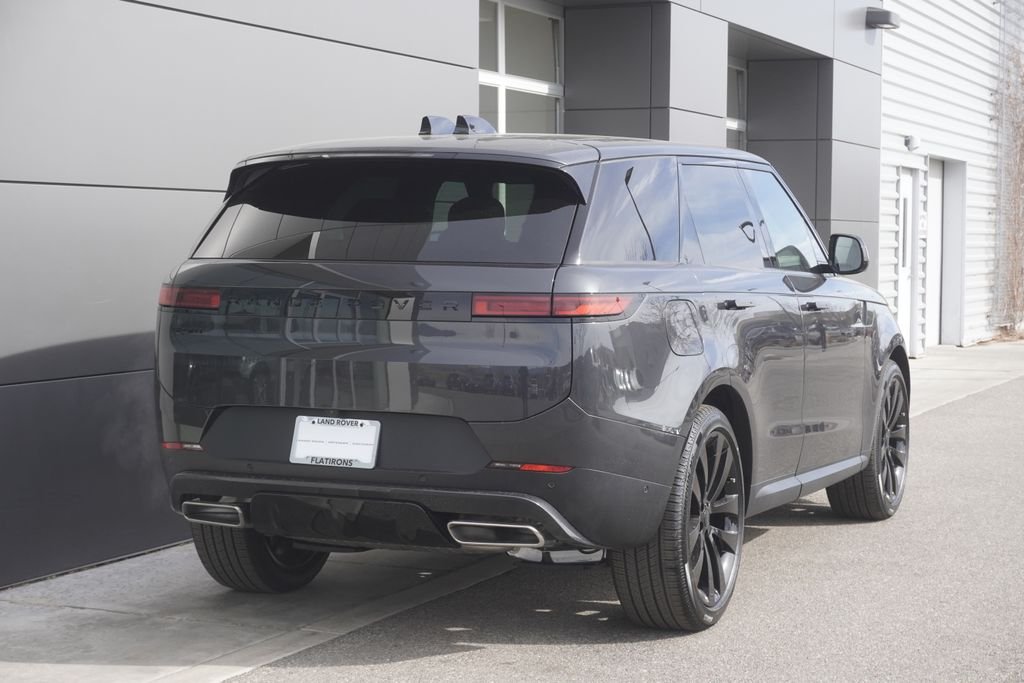 New 2026 Carpathian Grey Land Rover SE image 2