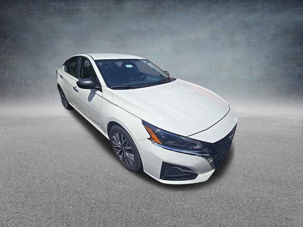Used 2025 Glacier White Nissan 2.5 SV image 8