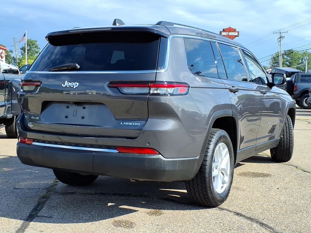 Certified Used 2023 Metallic Jeep Laredo image 4