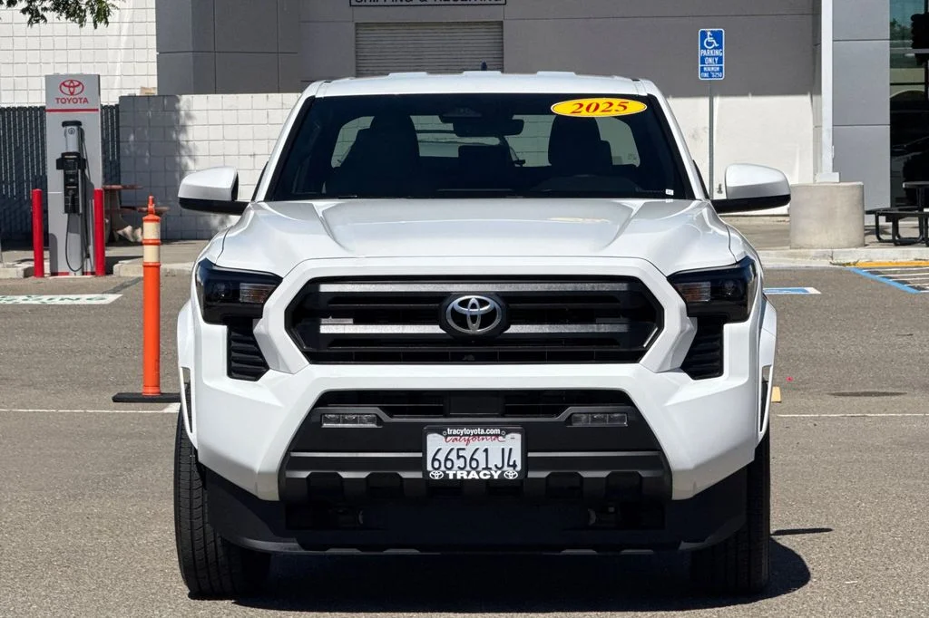 Used 2025 White Toyota SR5 image 12