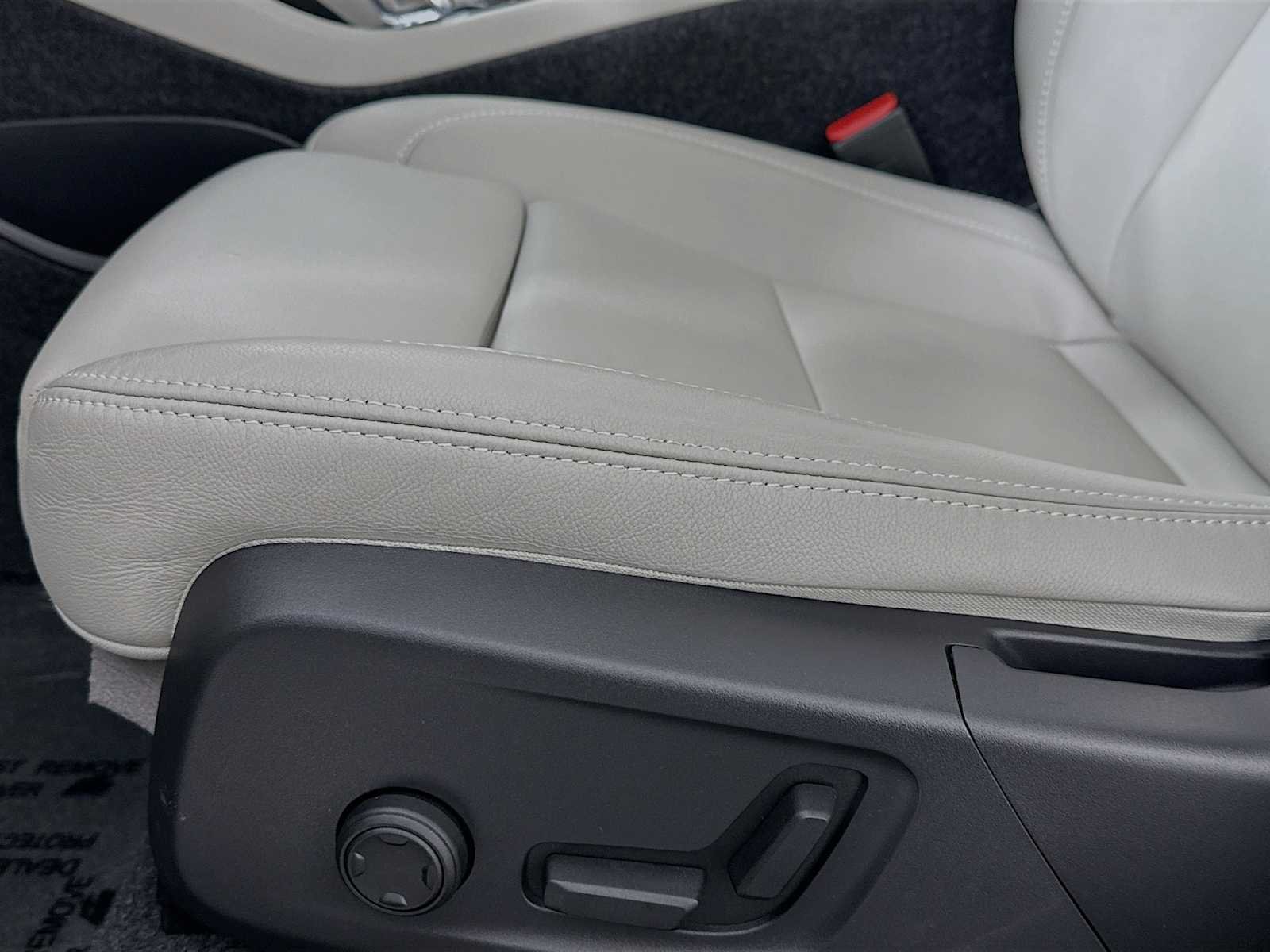 Used 2026 Aurora Silver Volvo Ultra image 18