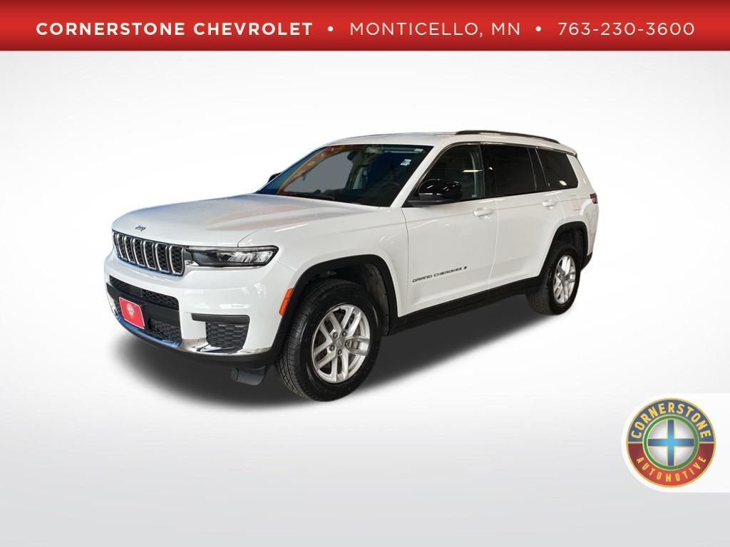 Used 2022 White Jeep Laredo image 1