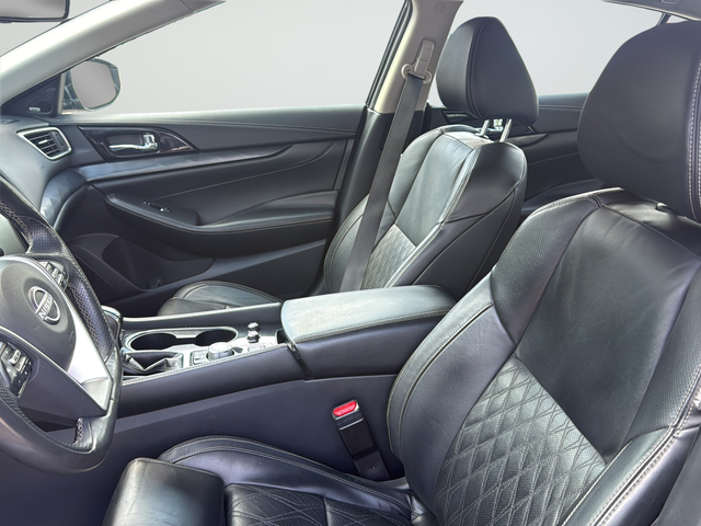 Used 2023 Black Nissan Platinum image 10