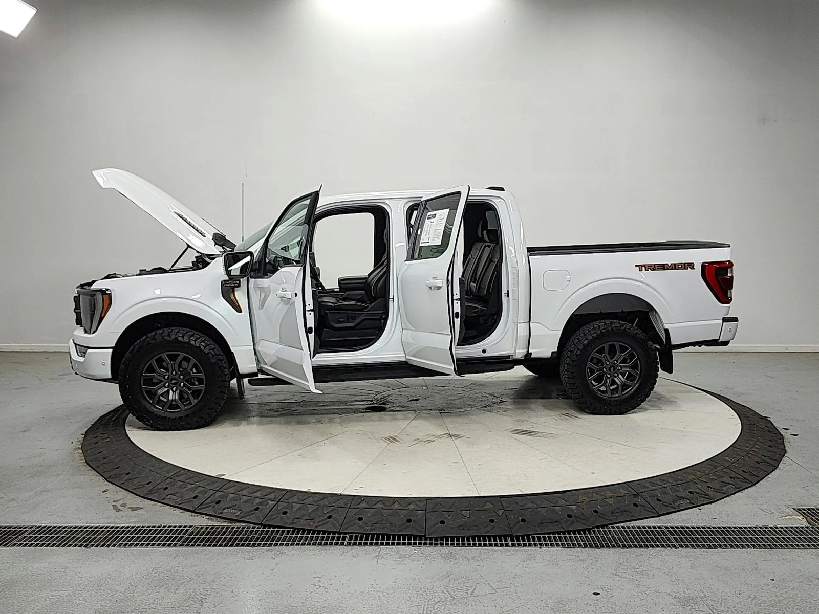 Used 2022 Oxford White Ford Tremor image 13