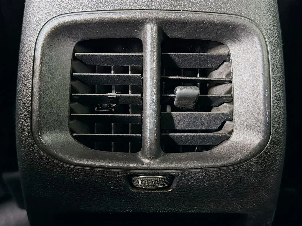 Used 2019 Gray Jeep Latitude Plus image 21