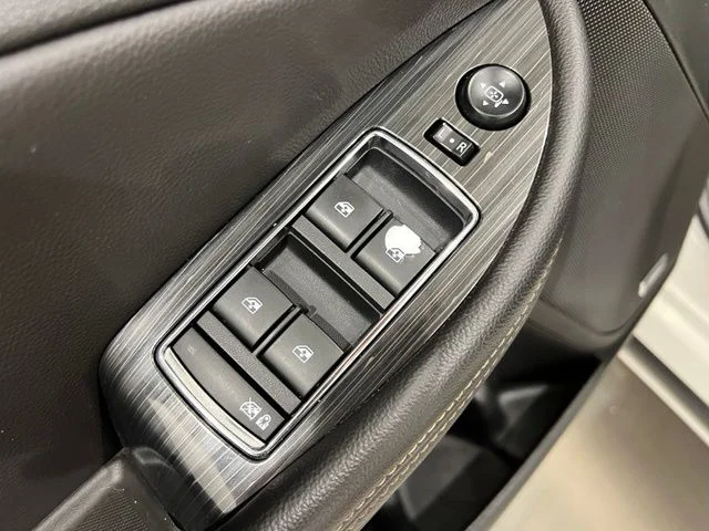 Used 2018 Pearl Chevrolet Premier image 10