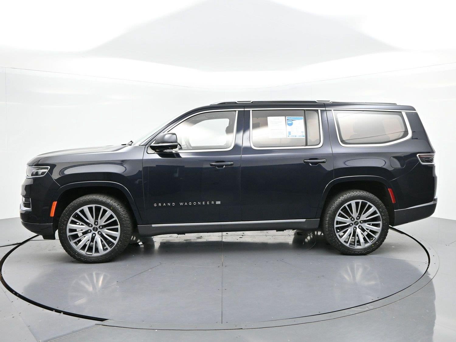 Used 2022 Blue Jeep Series III image 4